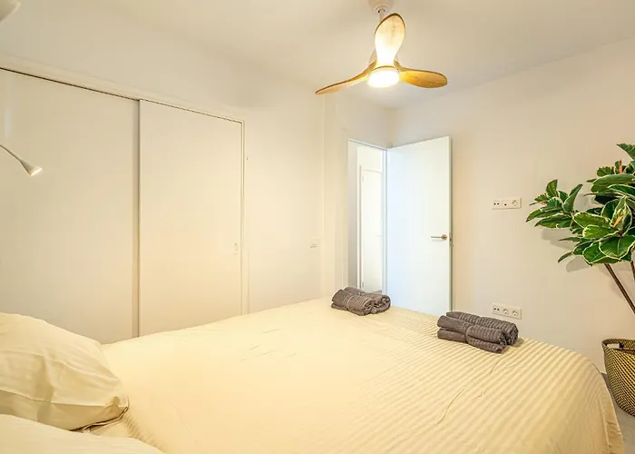 Modern Renovated Apartment With Terrace In Playa De Las Americas